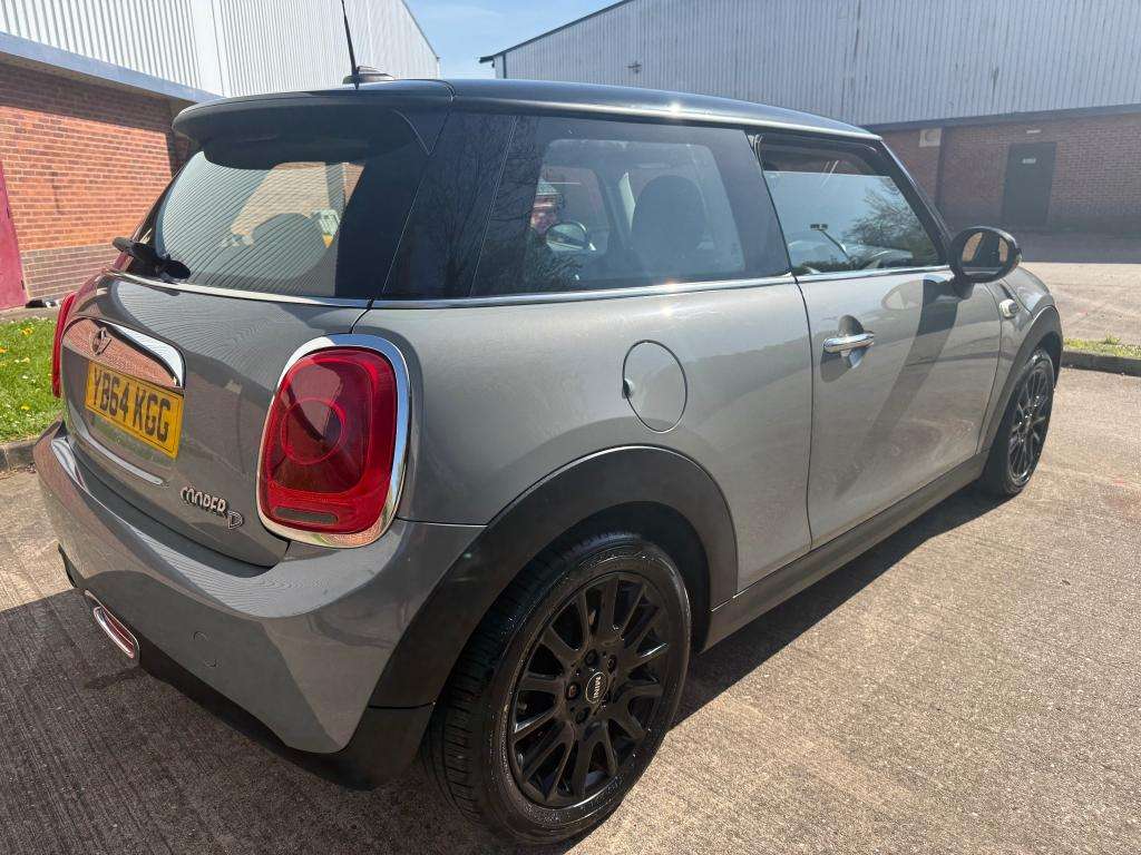A 2014 MINI HATCH Cooper D A 2014 MINI HATCH Cooper D