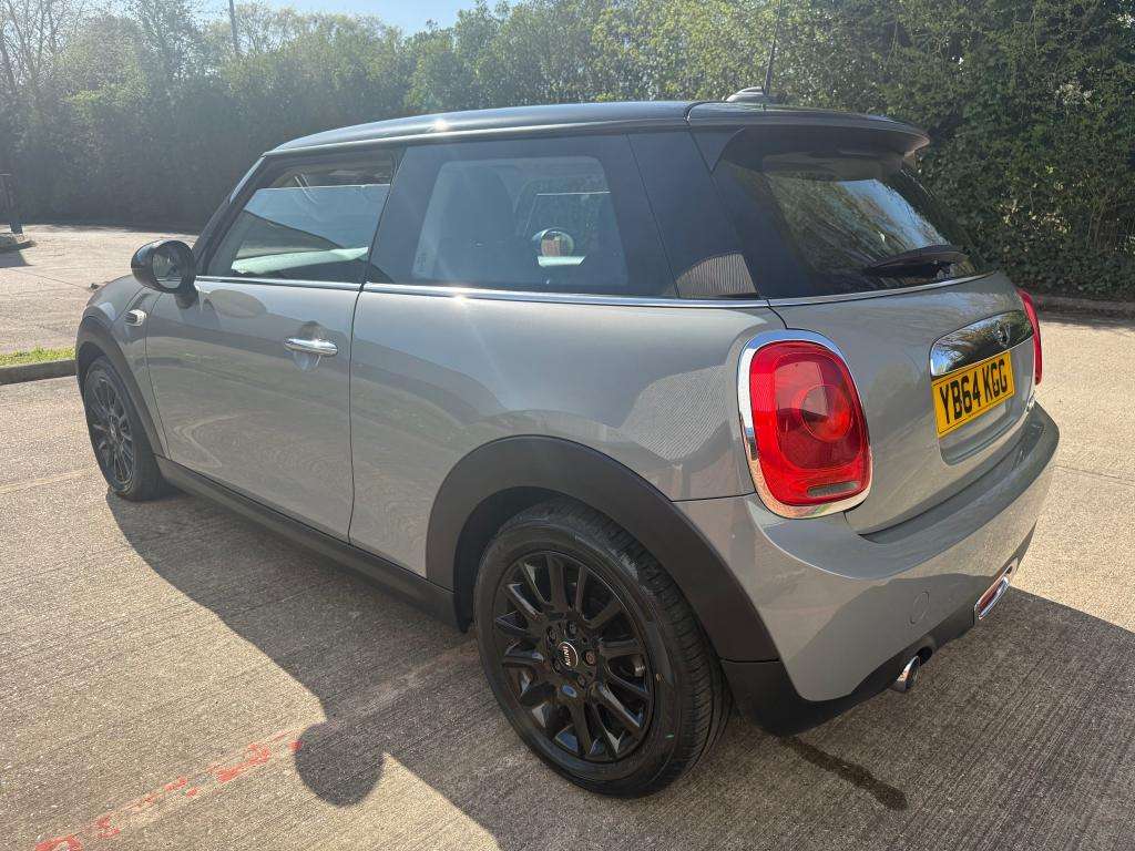 A 2014 MINI HATCH Cooper D A 2014 MINI HATCH Cooper D