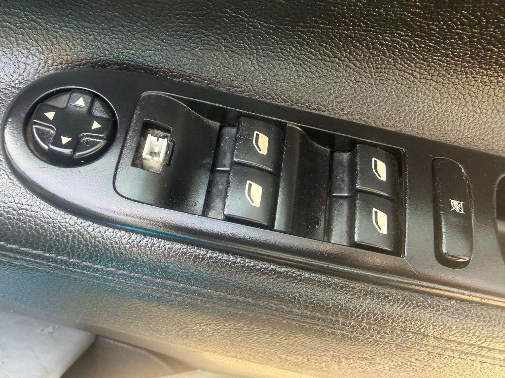 2012 PEUGEOT 207 2012 PEUGEOT 207