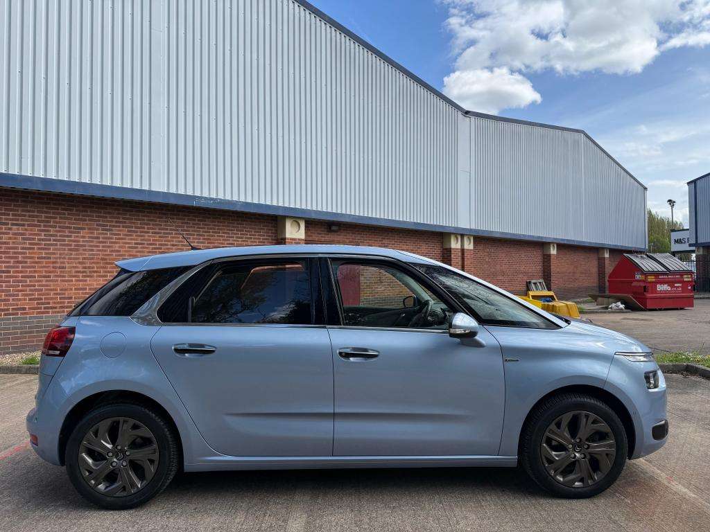 A 2014 CITROEN C4 PICASSO Exclusive+ Airdream E-hdi Semi-auto A 2014 CITROEN C4 PICASSO Exclusive+ Airdream E-hdi Semi-auto