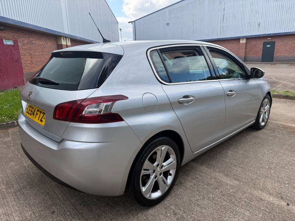 A 2014 PEUGEOT 308 Allure E-hdi A 2014 PEUGEOT 308 Allure E-hdi