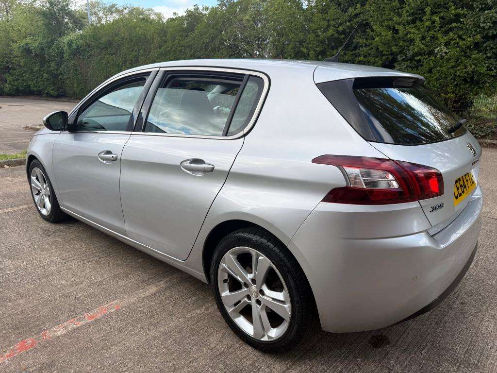 A 2014 PEUGEOT 308 Allure E-hdi A 2014 PEUGEOT 308 Allure E-hdi