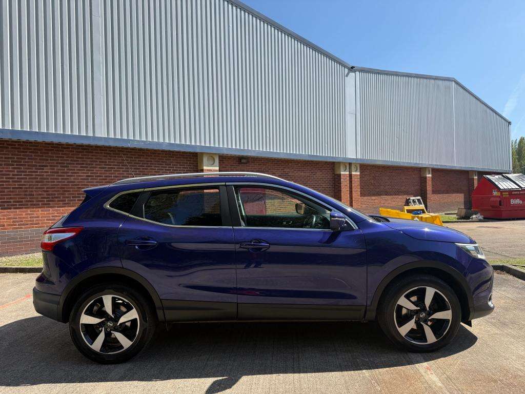 A 2015 NISSAN QASHQAI N-tec+ Dci A 2015 NISSAN QASHQAI N-tec+ Dci