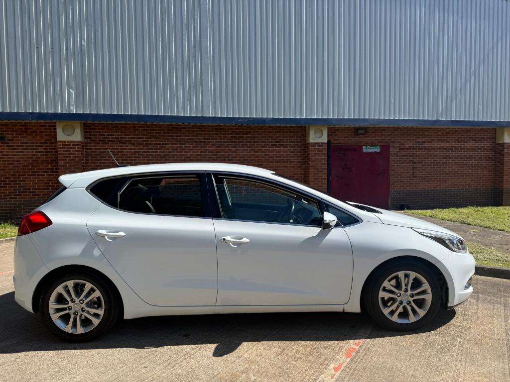 A 2014 KIA CEED 3 Ecodynamics A 2014 KIA CEED 3 Ecodynamics