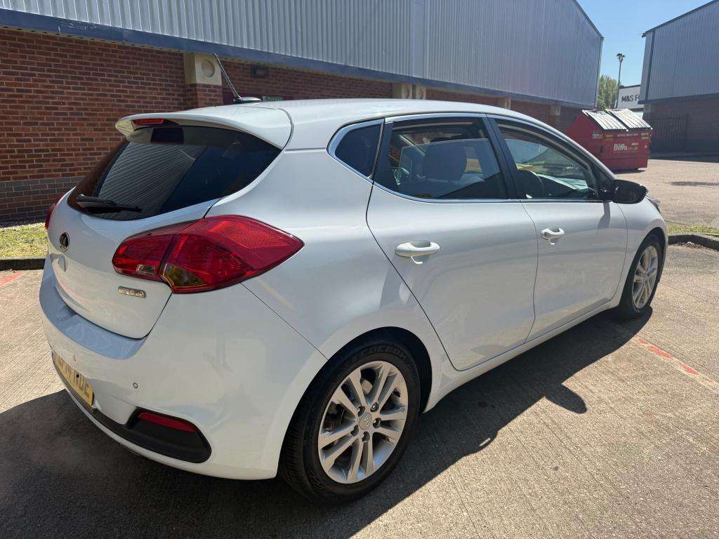 A 2014 KIA CEED 3 Ecodynamics A 2014 KIA CEED 3 Ecodynamics