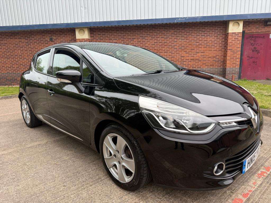 A 2015 RENAULT CLIO Dynamique Eco Nav Dci A 2015 RENAULT CLIO Dynamique Eco Nav Dci