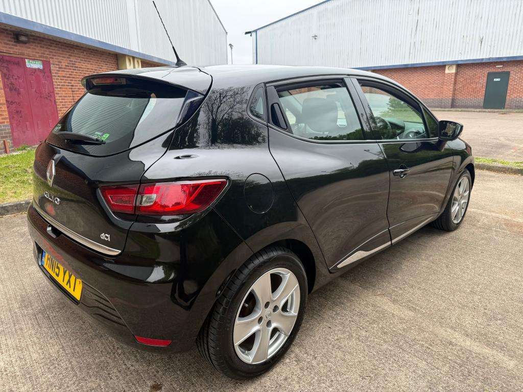 A 2015 RENAULT CLIO Dynamique Eco Nav Dci A 2015 RENAULT CLIO Dynamique Eco Nav Dci