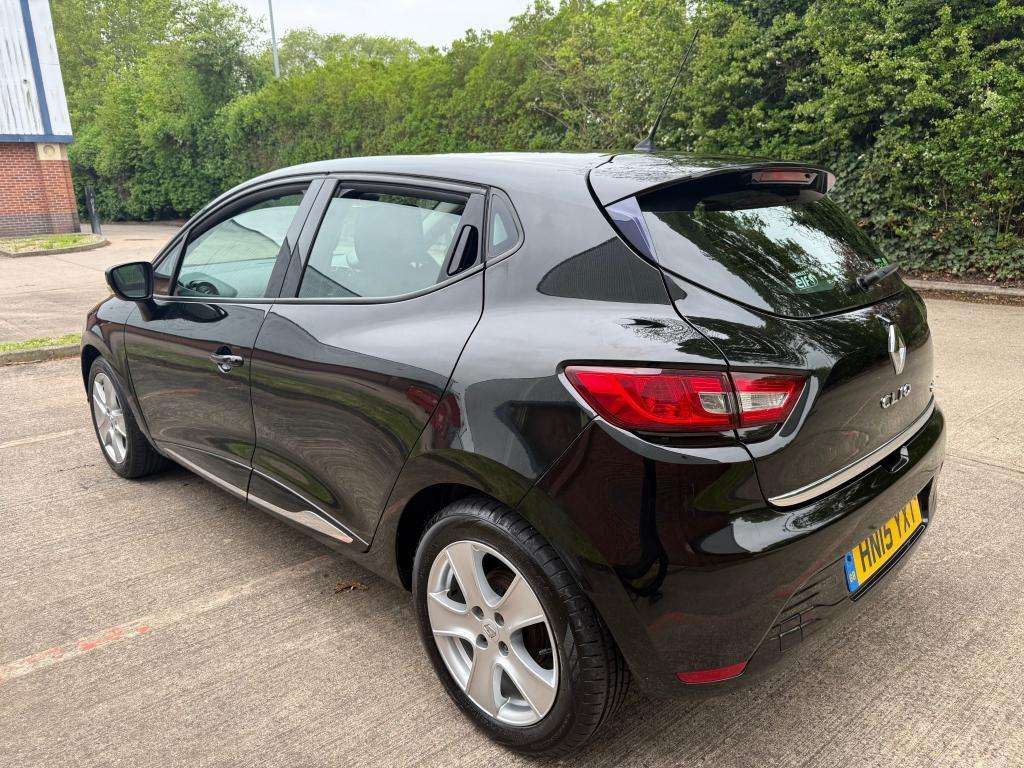 A 2015 RENAULT CLIO Dynamique Eco Nav Dci A 2015 RENAULT CLIO Dynamique Eco Nav Dci