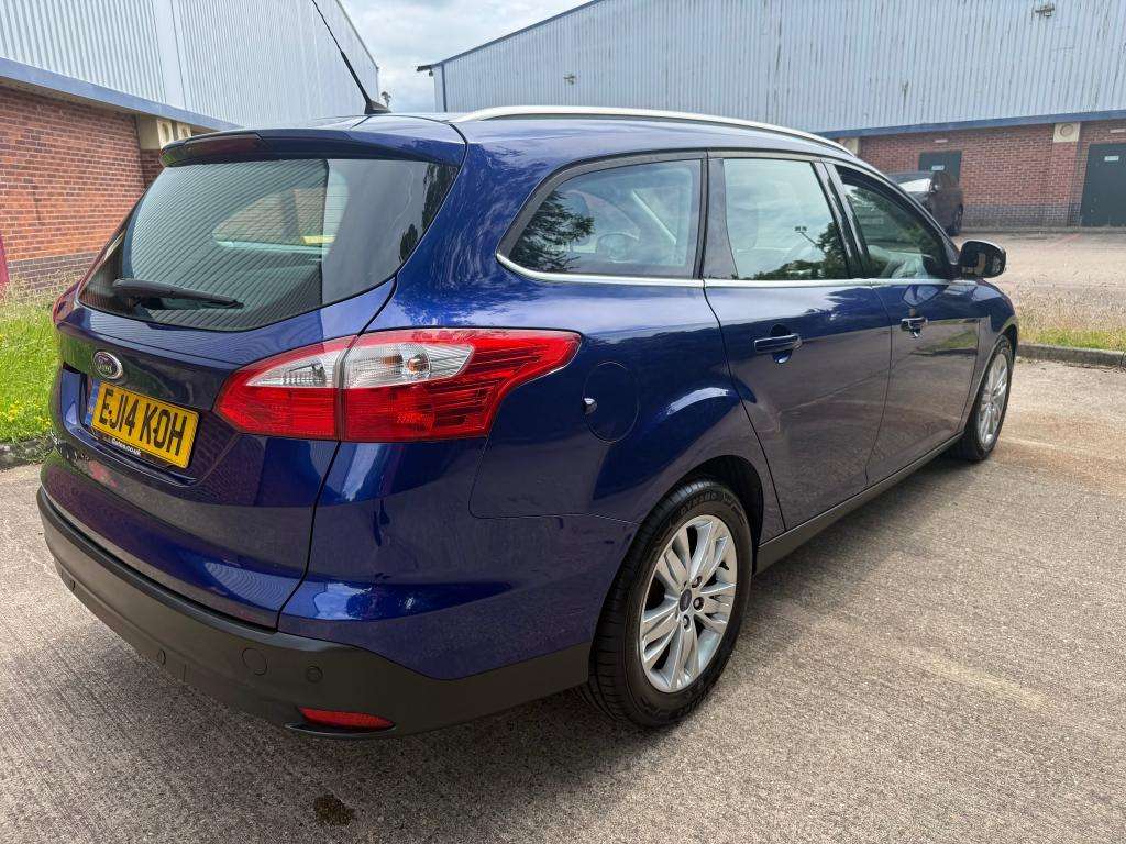 A 2014 FORD FOCUS Titanium Navigator Auto A 2014 FORD FOCUS Titanium Navigator Auto