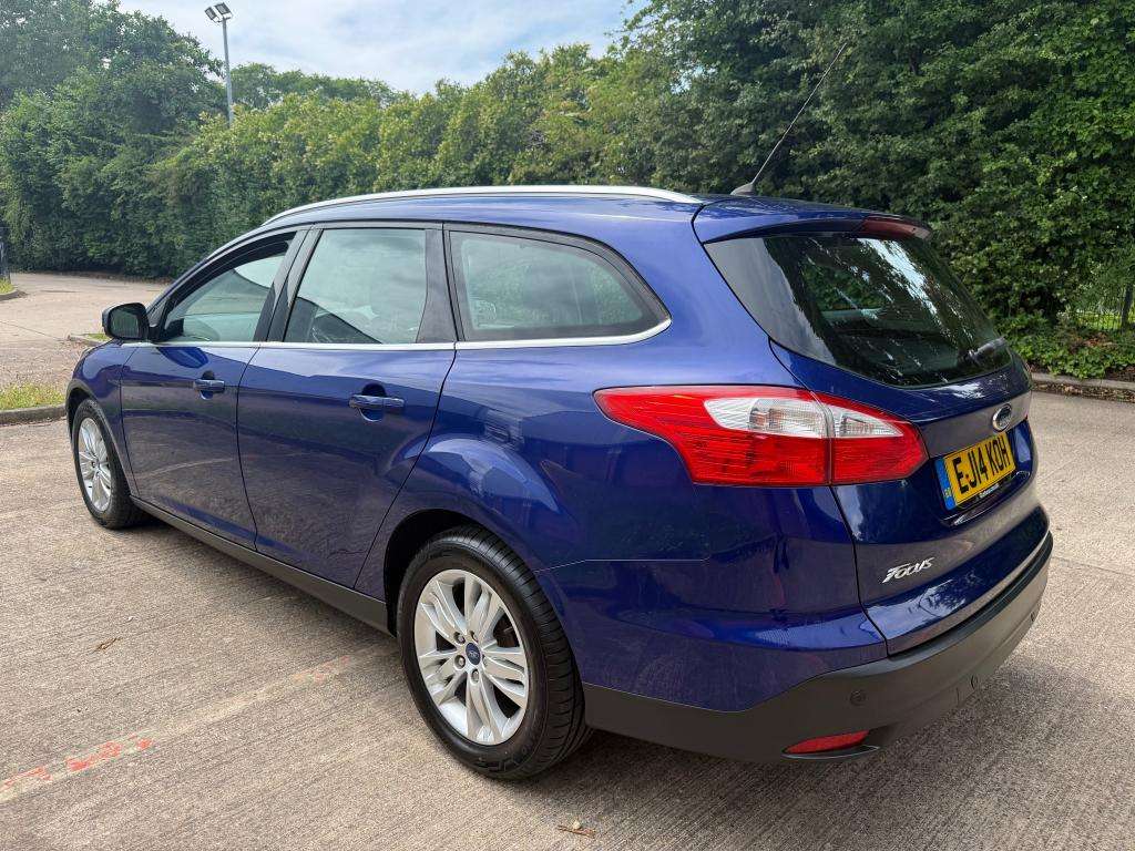 A 2014 FORD FOCUS Titanium Navigator Auto A 2014 FORD FOCUS Titanium Navigator Auto