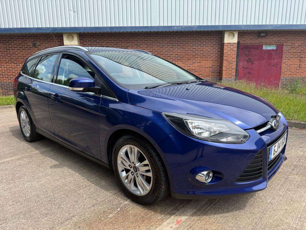 A 2014 FORD FOCUS Titanium Navigator Auto A 2014 FORD FOCUS Titanium Navigator Auto