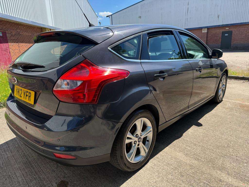 A 2012 FORD FOCUS Zetec 125 A 2012 FORD FOCUS Zetec 125