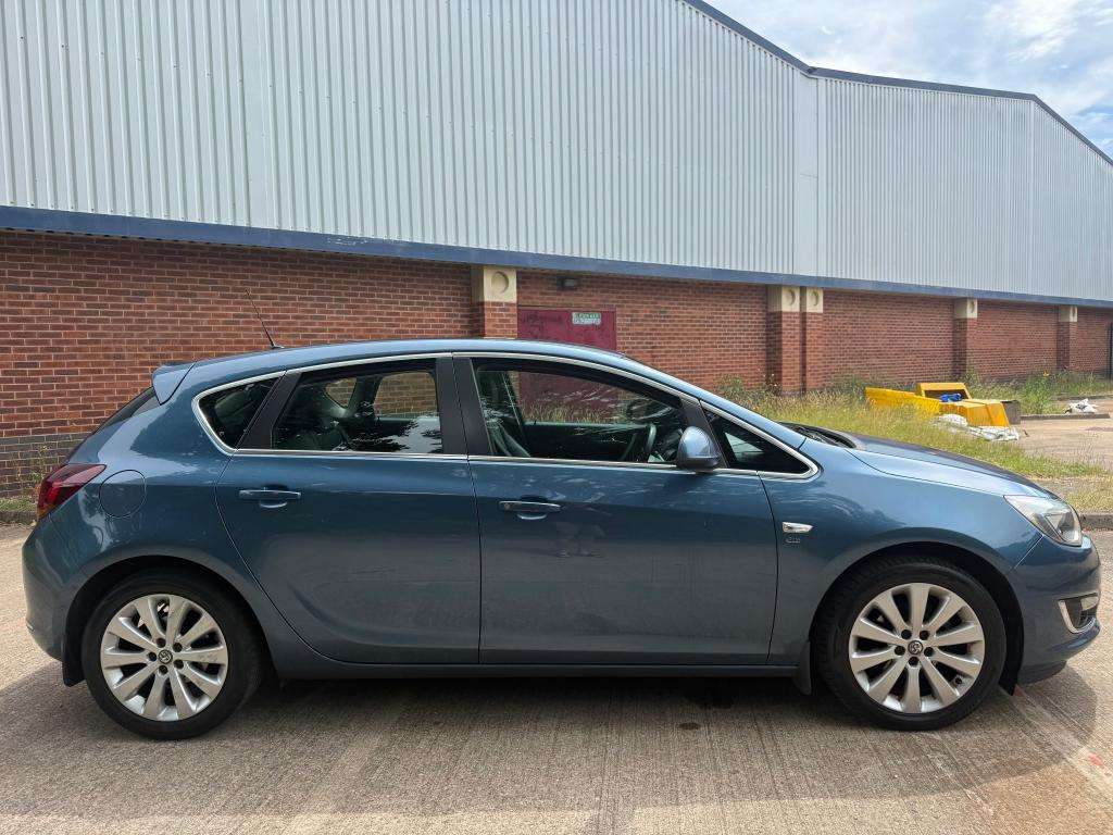 A 2014 VAUXHALL ASTRA Elite A 2014 VAUXHALL ASTRA Elite