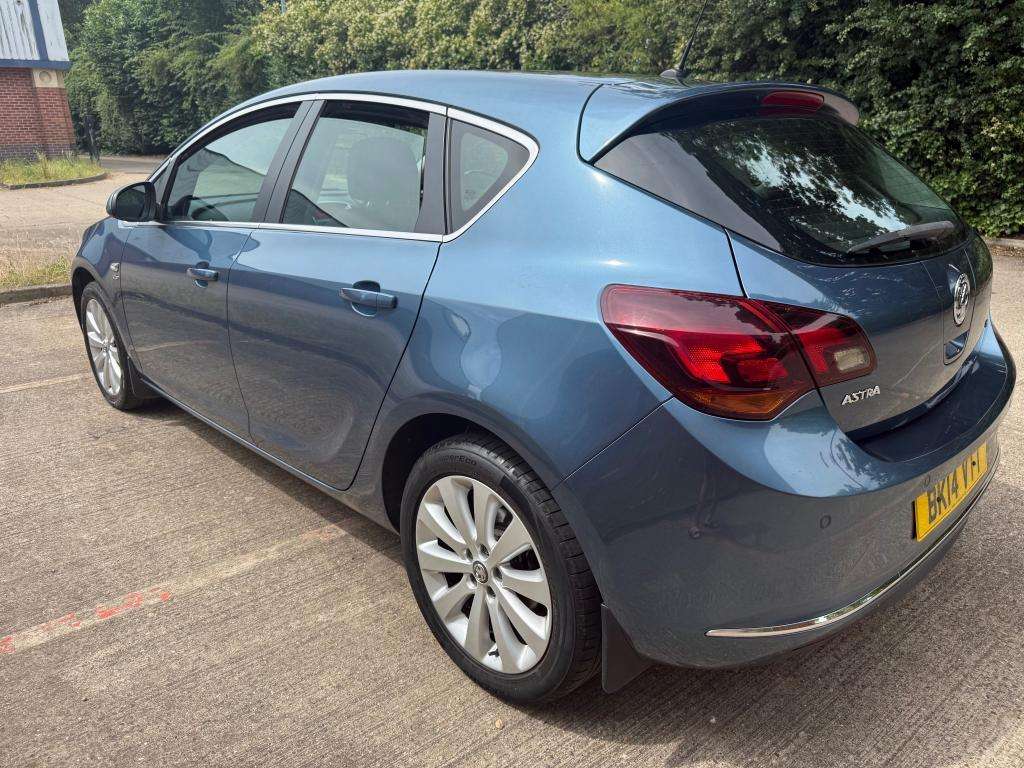 A 2014 VAUXHALL ASTRA Elite A 2014 VAUXHALL ASTRA Elite