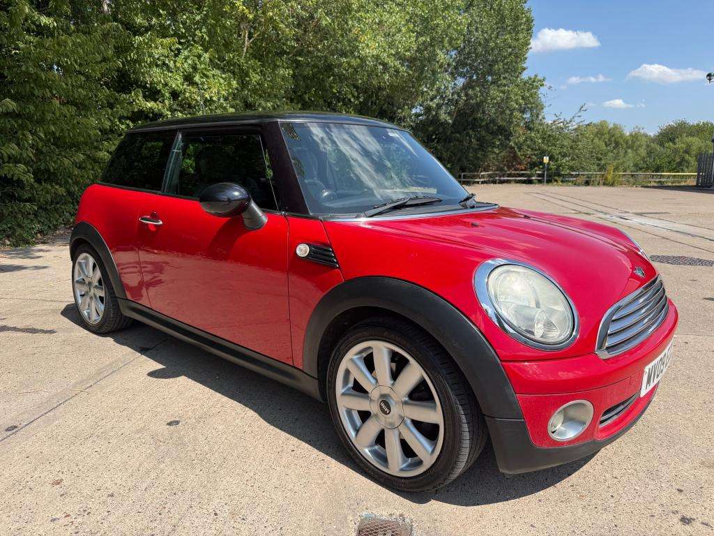 A 2009 MINI HATCH Cooper A 2009 MINI HATCH Cooper