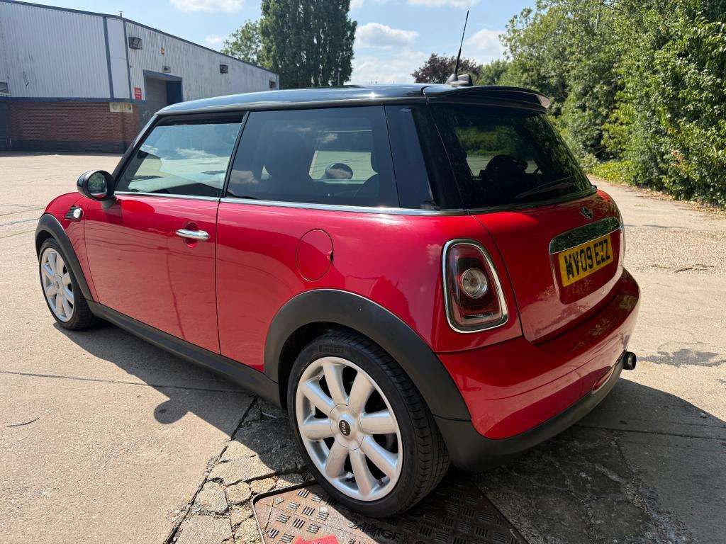 A 2009 MINI HATCH Cooper A 2009 MINI HATCH Cooper