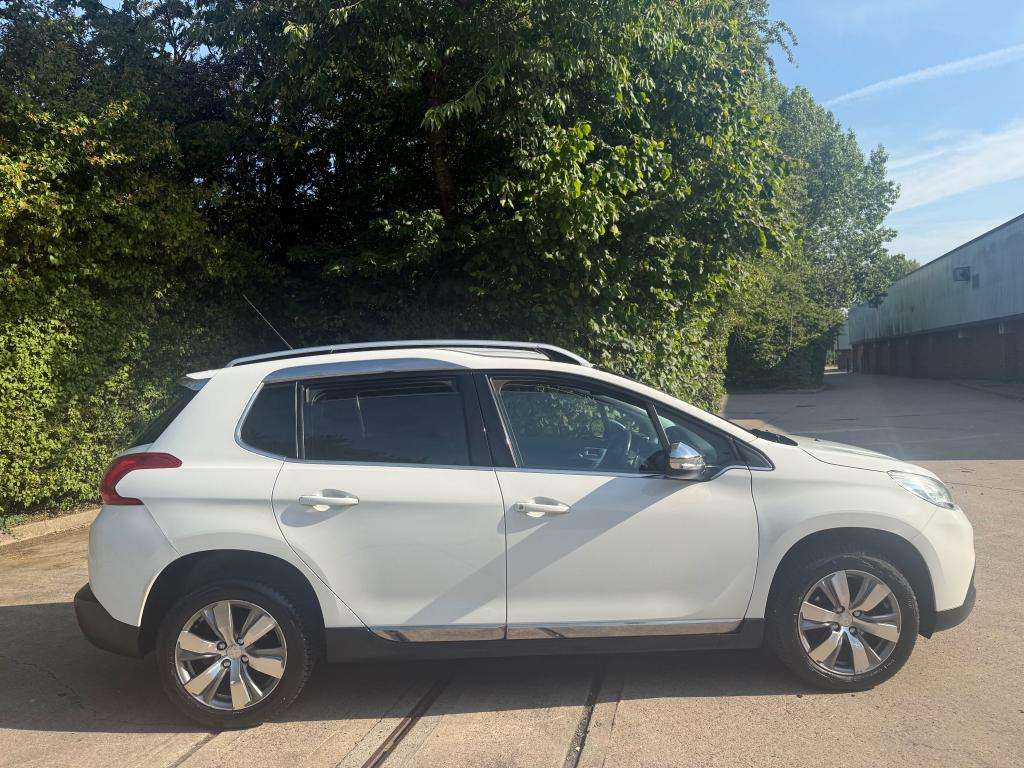 A 2014 PEUGEOT 2008 Allure E-hdi Semi-auto A 2014 PEUGEOT 2008 Allure E-hdi Semi-auto