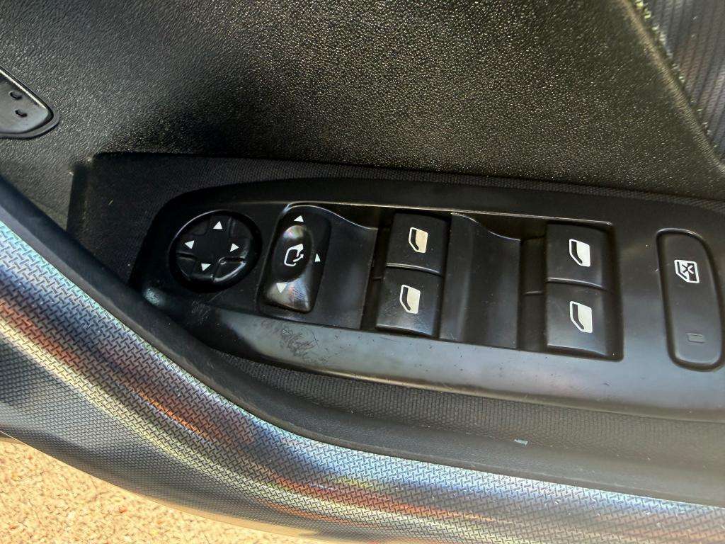 2014 PEUGEOT 2008 2014 PEUGEOT 2008