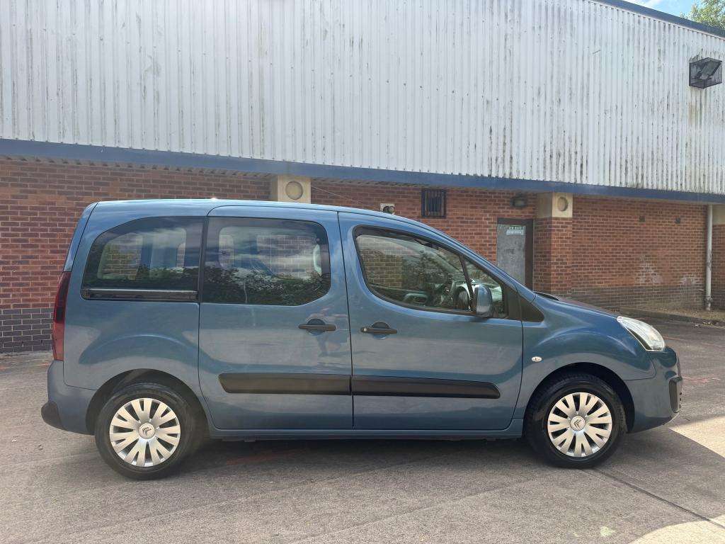 A 2015 CITROEN BERLINGO MULTISPACE Feel Blue Hdi A 2015 CITROEN BERLINGO MULTISPACE Feel Blue Hdi