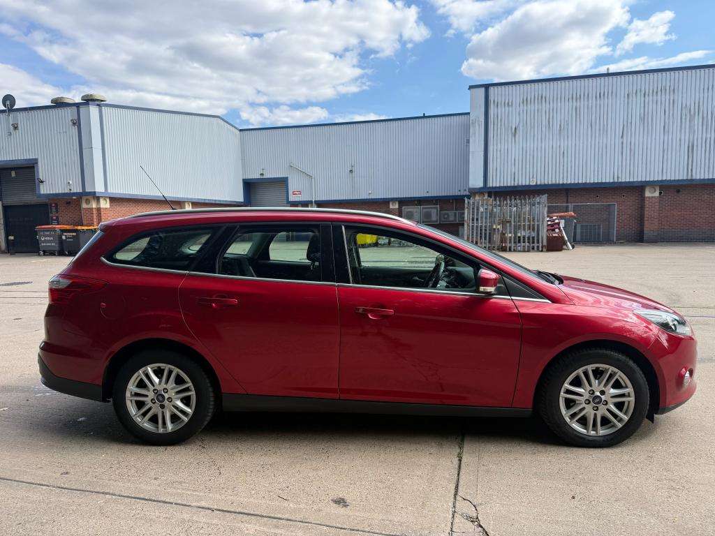 A 2013 FORD FOCUS Titanium Auto A 2013 FORD FOCUS Titanium Auto