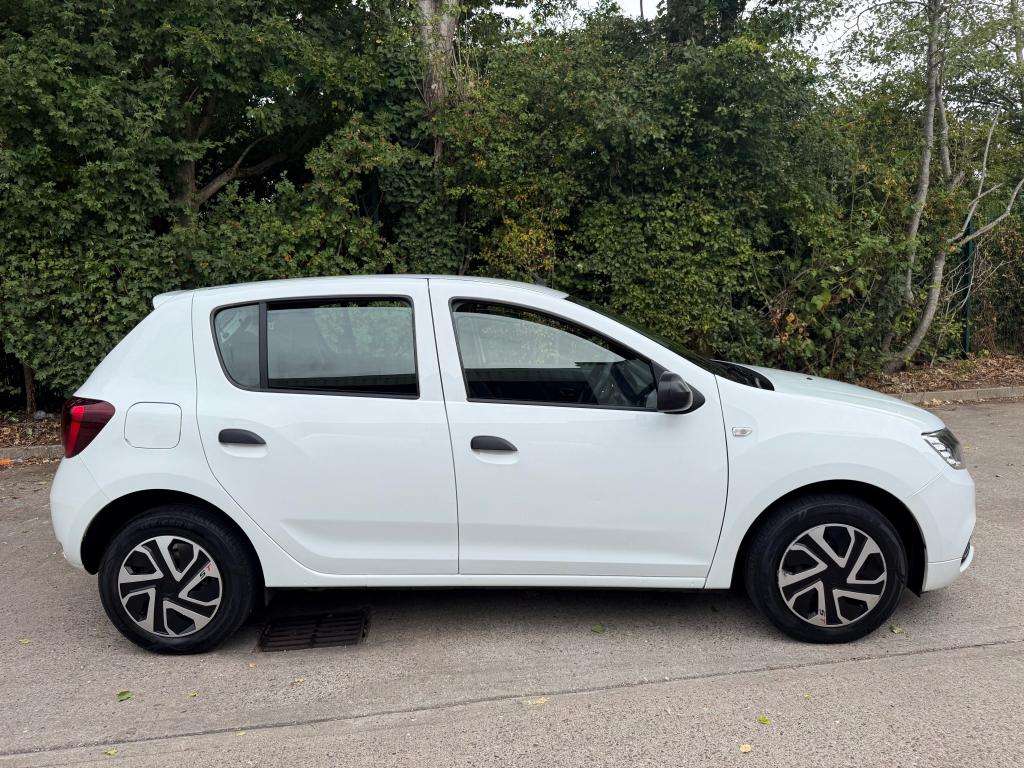 A 2019 DACIA SANDERO Essential Sce A 2019 DACIA SANDERO Essential Sce