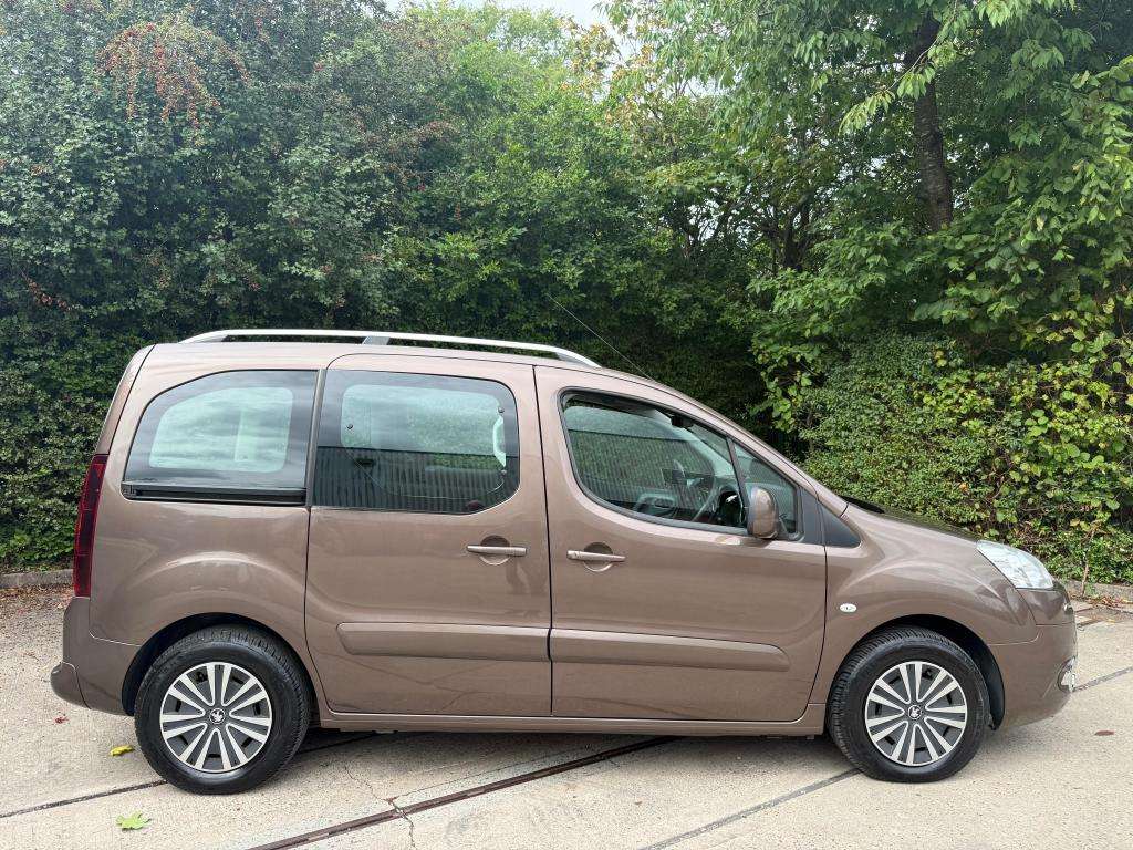 A 2014 PEUGEOT PARTNER TEPEE S E-hdi Semi-auto A 2014 PEUGEOT PARTNER TEPEE S E-hdi Semi-auto