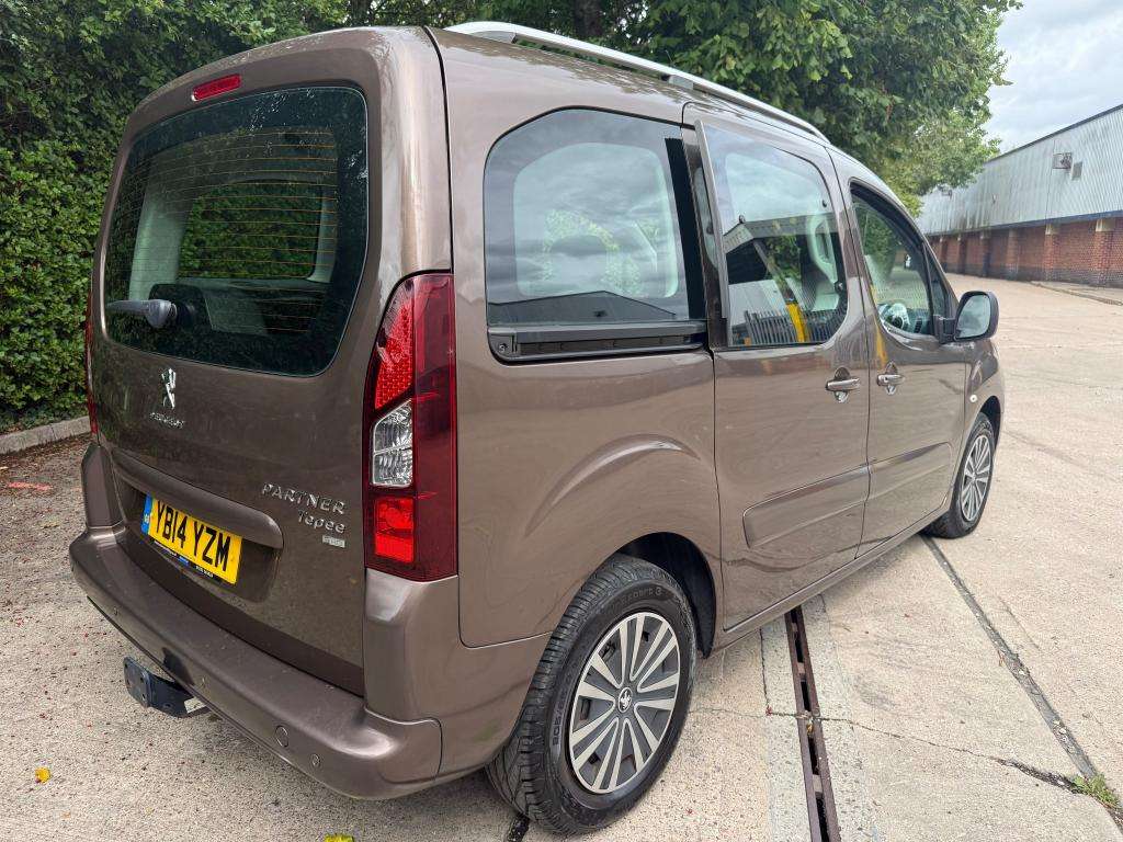 A 2014 PEUGEOT PARTNER TEPEE S E-hdi Semi-auto A 2014 PEUGEOT PARTNER TEPEE S E-hdi Semi-auto