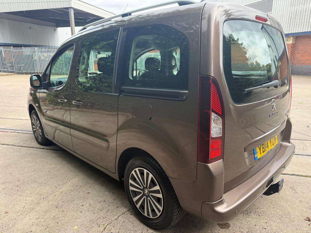 A 2014 PEUGEOT PARTNER TEPEE S E-hdi Semi-auto A 2014 PEUGEOT PARTNER TEPEE S E-hdi Semi-auto