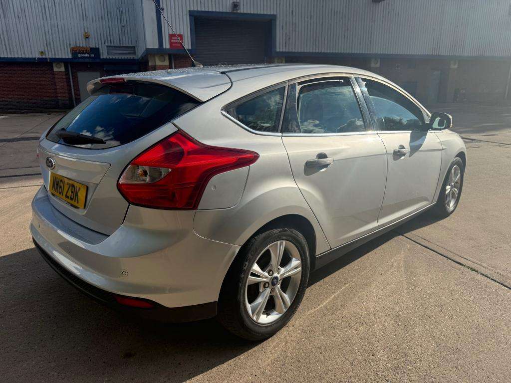 A 2012 FORD FOCUS Zetec 125 Auto A 2012 FORD FOCUS Zetec 125 Auto