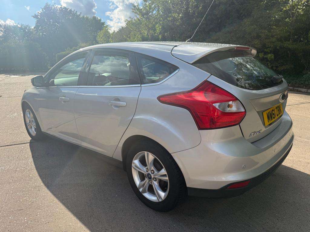 A 2012 FORD FOCUS Zetec 125 Auto A 2012 FORD FOCUS Zetec 125 Auto