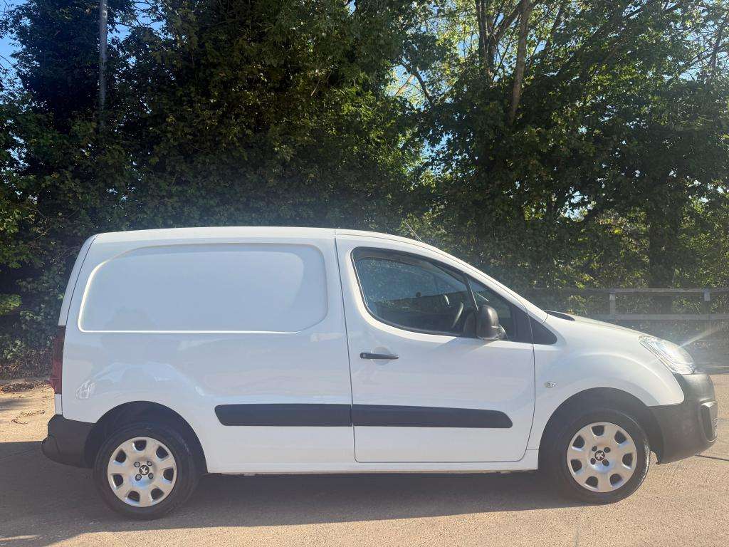 A 2018 PEUGEOT PARTNER Professional L1 Blue Hdi A 2018 PEUGEOT PARTNER Professional L1 Blue Hdi