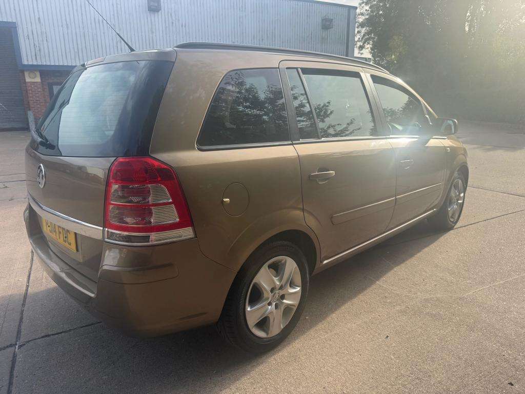 A 2014 VAUXHALL ZAFIRA Exclusive A 2014 VAUXHALL ZAFIRA Exclusive