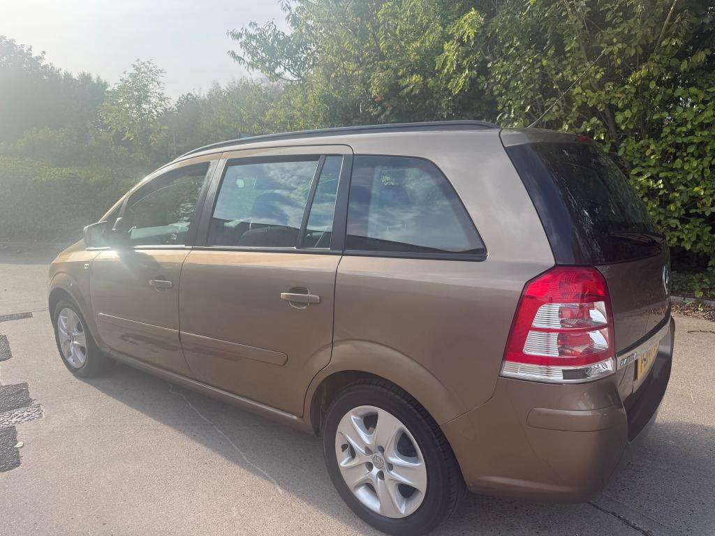 A 2014 VAUXHALL ZAFIRA Exclusive A 2014 VAUXHALL ZAFIRA Exclusive