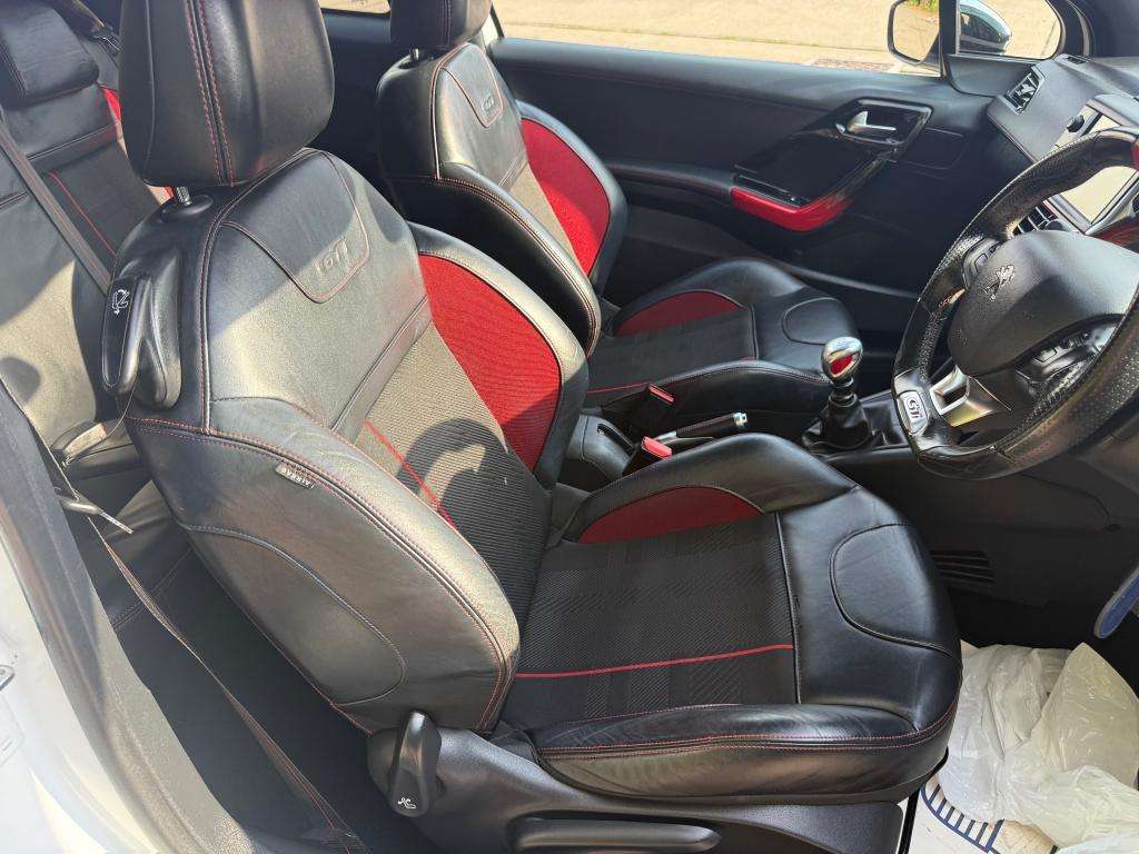 2015 PEUGEOT 208 2015 PEUGEOT 208
