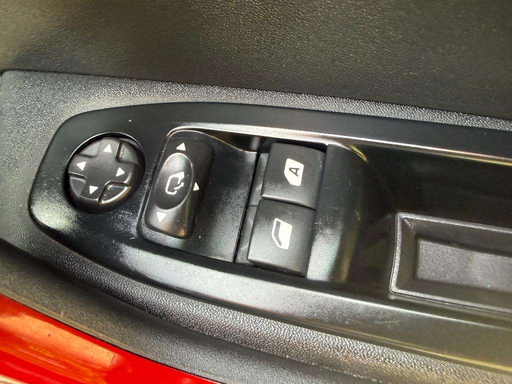 2015 PEUGEOT 208 2015 PEUGEOT 208