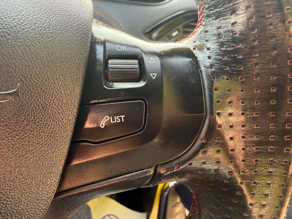 2015 PEUGEOT 208 2015 PEUGEOT 208