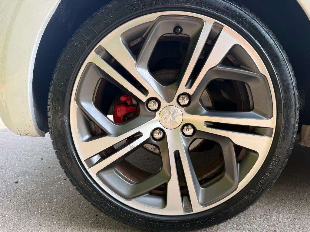 2015 PEUGEOT 208 2015 PEUGEOT 208