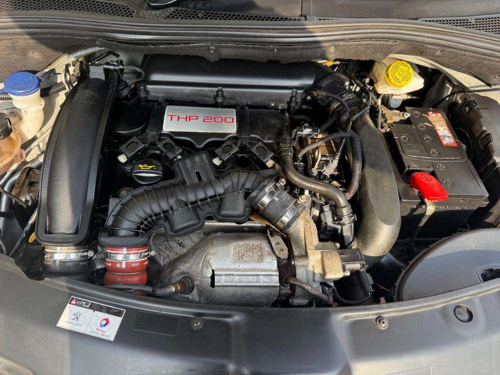 2015 PEUGEOT 208 2015 PEUGEOT 208