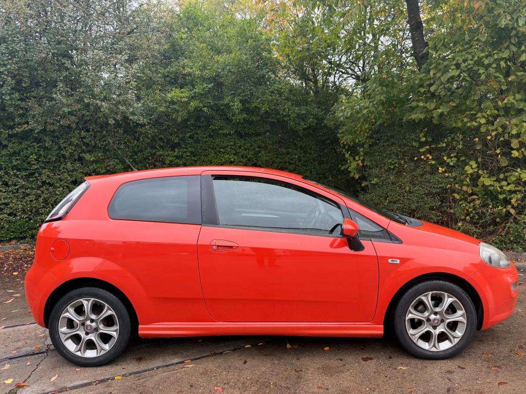 A 2014 FIAT PUNTO Gbt A 2014 FIAT PUNTO Gbt