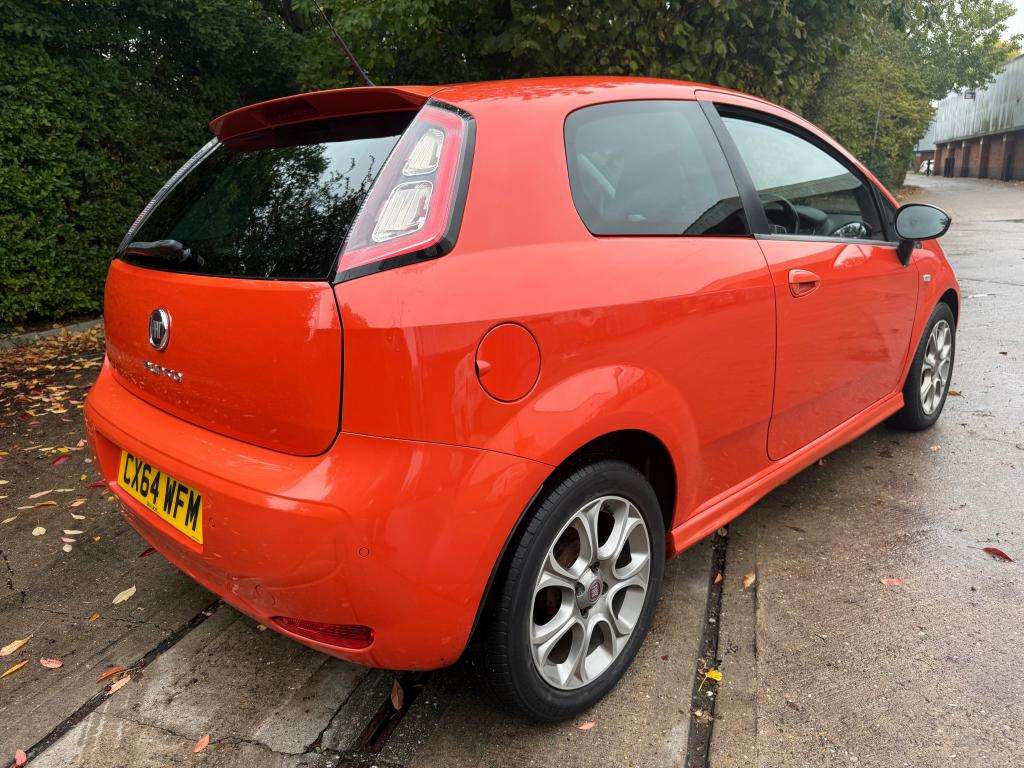 A 2014 FIAT PUNTO Gbt A 2014 FIAT PUNTO Gbt