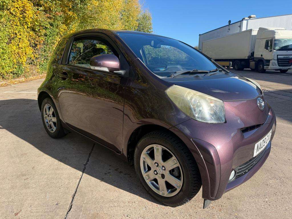 A 2009 TOYOTA IQ 2 Vvt-i A 2009 TOYOTA IQ 2 Vvt-i
