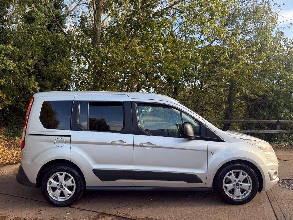 A 2015 FORD TOURNEO CONNECT Zetec Tdci A 2015 FORD TOURNEO CONNECT Zetec Tdci