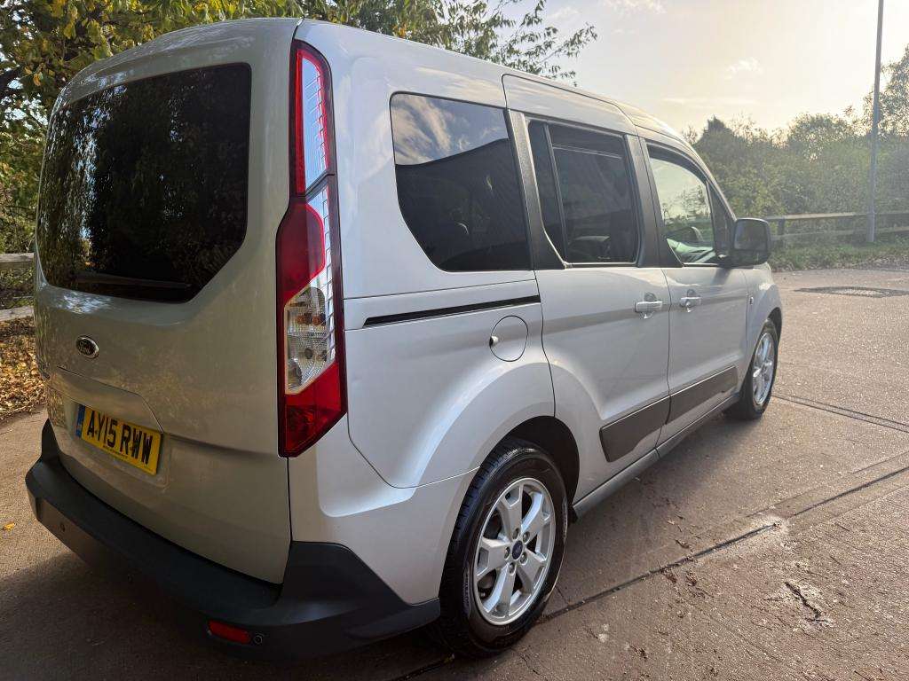 A 2015 FORD TOURNEO CONNECT Zetec Tdci A 2015 FORD TOURNEO CONNECT Zetec Tdci
