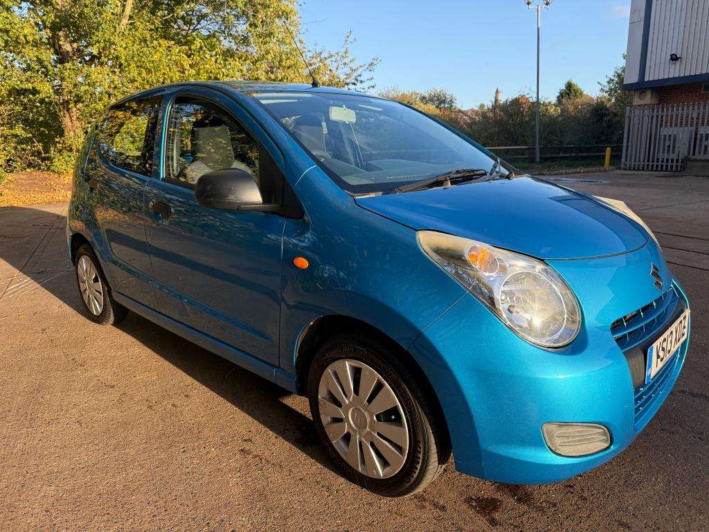 A 2013 SUZUKI ALTO Sz A 2013 SUZUKI ALTO Sz