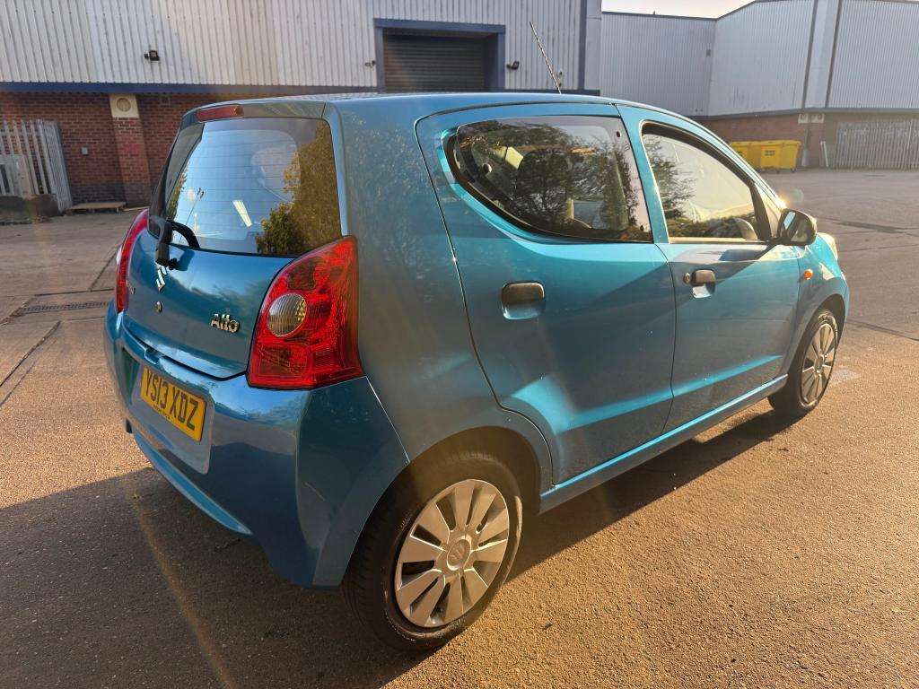 A 2013 SUZUKI ALTO Sz A 2013 SUZUKI ALTO Sz
