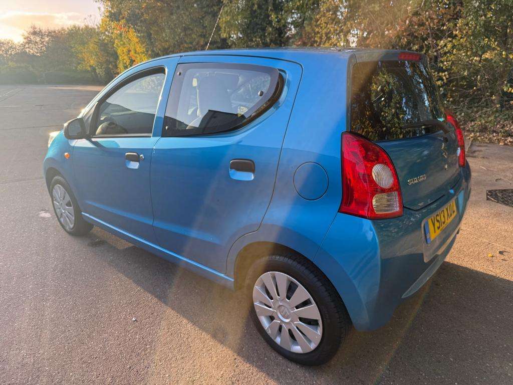 A 2013 SUZUKI ALTO Sz A 2013 SUZUKI ALTO Sz