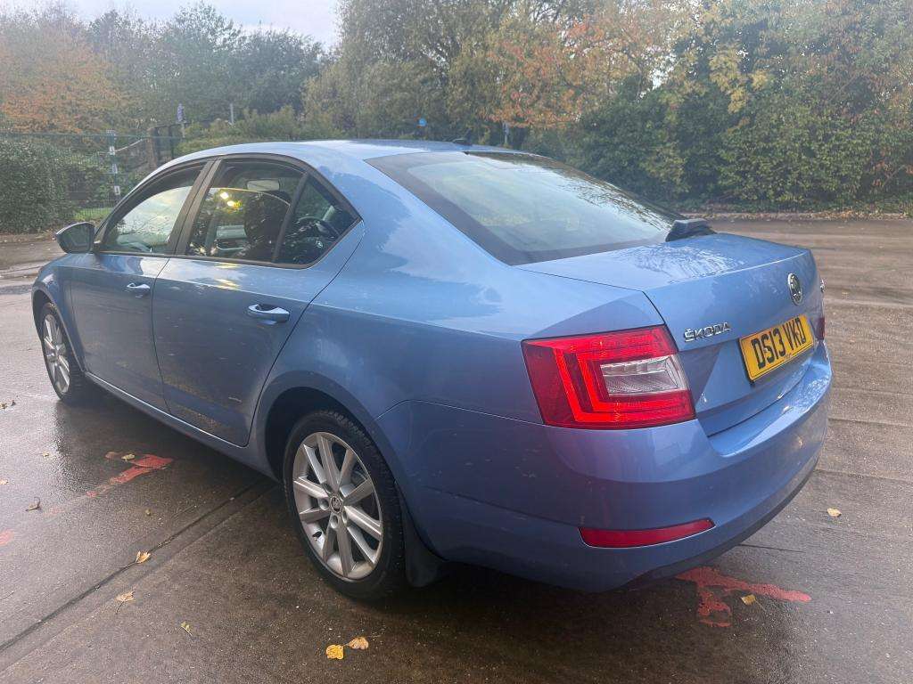 A 2013 SKODA OCTAVIA Elegance Tdi Cr Semi-auto A 2013 SKODA OCTAVIA Elegance Tdi Cr Semi-auto