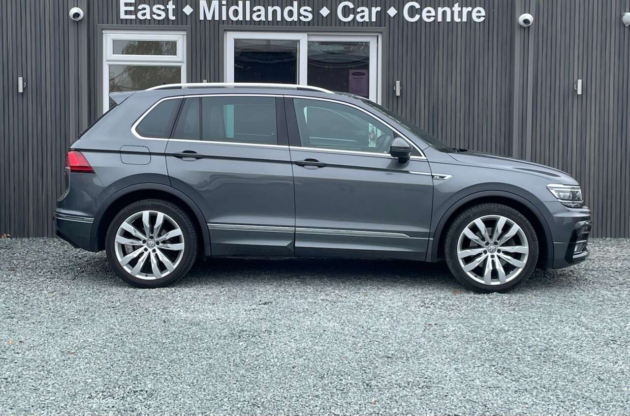A 2019 VOLKSWAGEN TIGUAN 2.0 TDI R-Line SUV 5dr Diesel DSG 4Motion Euro 6 (s/s) (190 ps) A 2019 VOLKSWAGEN TIGUAN 2.0 TDI R-Line SUV 5dr Diesel DSG 4Motion Euro 6 (s/s) (190 ps)
