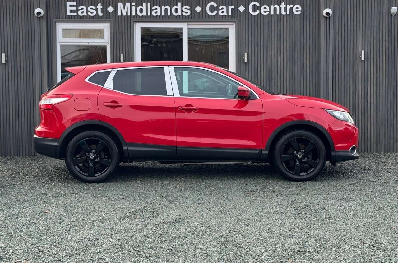 A 2016 NISSAN QASHQAI 1.2 DIG-T N-Connecta SUV 5dr Petrol Manual 2WD Euro 6 (s/s) (115 ps) A 2016 NISSAN QASHQAI 1.2 DIG-T N-Connecta SUV 5dr Petrol Manual 2WD Euro 6 (s/s) (115 ps)