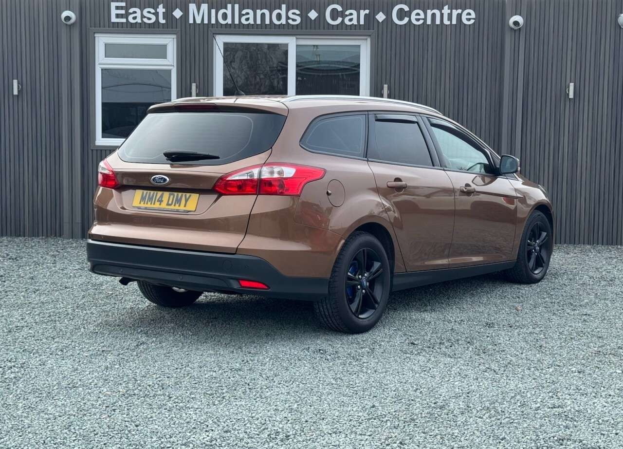 A 2014 FORD FOCUS 1.6 TDCi Zetec Estate 5dr Diesel Manual Euro 5 (s/s) (115 ps) A 2014 FORD FOCUS 1.6 TDCi Zetec Estate 5dr Diesel Manual Euro 5 (s/s) (115 ps)